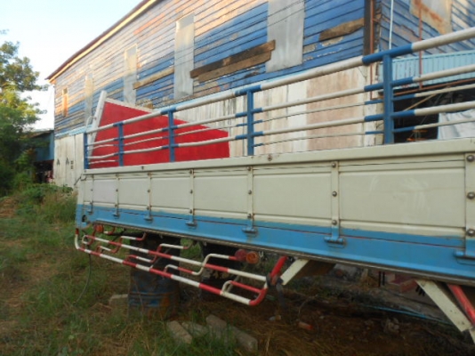 ขายกระบะหกล้อ ISUZUและคอกเหล็ก ยาว 5เมตร สภาพยังใหม่