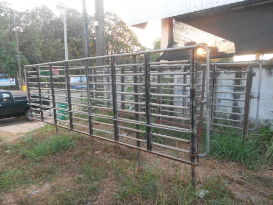 ขายกระบะหกล้อ ISUZUและคอกเหล็ก ยาว 5เมตร สภาพยังใหม่