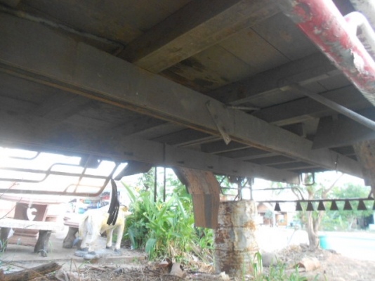 ขายกระบะหกล้อ ISUZUและคอกเหล็ก ยาว 5เมตร สภาพยังใหม่