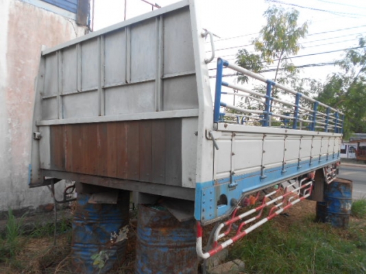 ขายกระบะหกล้อ ISUZUและคอกเหล็ก ยาว 5เมตร สภาพยังใหม่