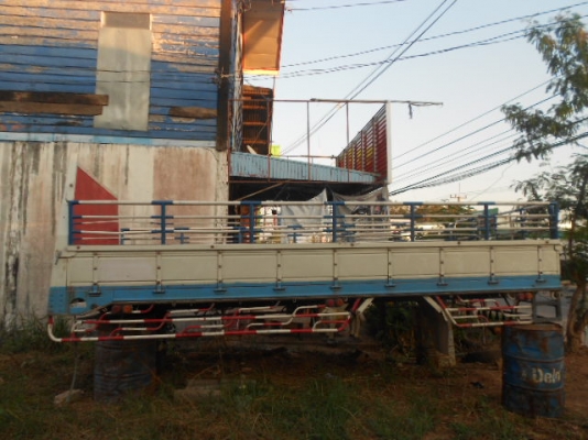 ขายกระบะหกล้อ ISUZUและคอกเหล็ก ยาว 5เมตร สภาพยังใหม่