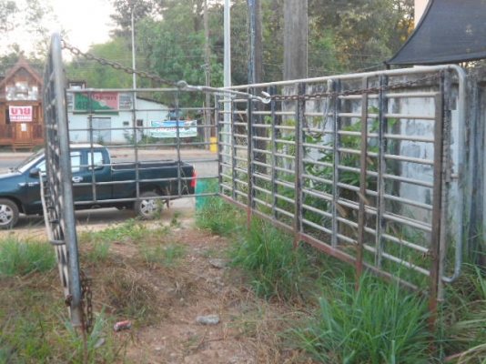 ขายกระบะหกล้อ ISUZUและคอกเหล็ก ยาว 5เมตร สภาพยังใหม่