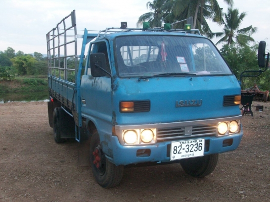 รถบรรทุกพร้อมใช้งาน เครื่อง  4bd1  110 แรงม้าพร้อมใช้งานครับ