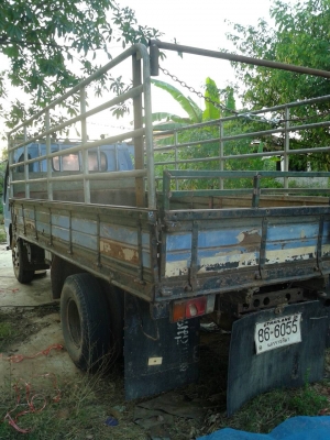 ขายรถบรรทุก 6 ล้อ ISUZU  NPR เฟืองท้ายเอฟ