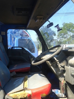 ขายรถบรรทุก 6 ล้อ ISUZU  NPR เฟืองท้ายเอฟ