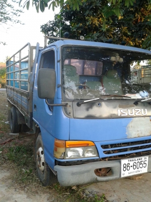 ขายรถบรรทุก 6 ล้อ ISUZU  NPR เฟืองท้ายเอฟ
