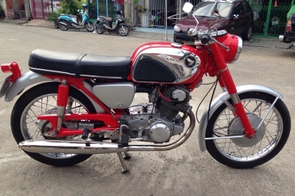 ขาย cb 72 ทะเบียนเต็ม พร้อมชุดโอน เครื่องดี สีสดๆ สภาพสวยๆ ขาย 145000 ติดต่อ 0811160919