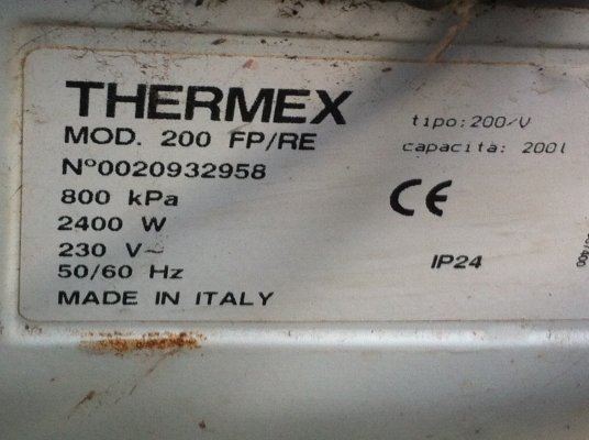 เครื่องทำน้ำอุ่นแบบต้มเก็บไว้ในถัง THERMAX ของอิตาลิที่บุฉนวนกันความร้อนออกจุ200ลิตร