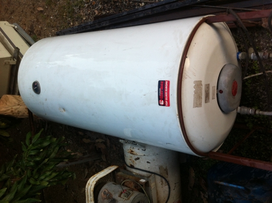 เครื่องทำน้ำอุ่นแบบต้มเก็บไว้ในถัง THERMAX ของอิตาลิที่บุฉนวนกันความร้อนออกจุ200ลิตร