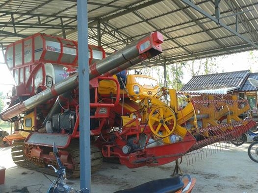 ขายรถเกี่ยวข้าว สภาพสวย ใช้งานดีมาก สนใจโทร 090-8588220คุณนะ ID:narong498 หรือ www.truck.in.th/498 หรือfb:ณรงค์ ซื้อขายรถมือสอง(เว็บไซต์ส่วนตัว)