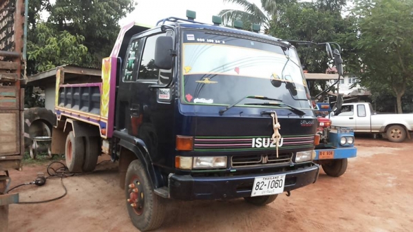 **770,000 บ.ต่อรอง**ขาย 6ล้อดั้มดิน5คิว สภาพใช้งานปีกว่า ISUZU ROCKY 6HE1-195แรง เครื่องแห้ง แน่น แรงดี ไม่เยิ้ม เกียร์ดีไม่หลุดไม่หอน ช่วงล่างใหญ่ Fหน้า-หลัง คัสซีดี ใหญ่ ไม่ปะไม่ดาม กระบะดั้มเหล็ก6ตัน4.0ม.ยิงหน้า สภาพดี พื้นดีข้างสวย ไม่บุบ ไม่โก่ง ดั้ม **770,000 บ.ต่อรอง**ขาย 6ล้อดั้มดิน5คิว สภาพใช้งานปีกว่า ISUZU ROCKY 6HE1-195แรง เครื่องแห้ง แน่น แรงดี ไม่เยิ้ม เกียร์ดีไม่หลุดไม่หอน ช่วงล่างใหญ่ Fหน้า-หลัง คัสซีดี ใหญ่ ไม่ปะไม่ดาม กระบะดั้มเหล็ก6ตัน4.0ม.ยิงหน้า สภาพดี พื้นดีข้างสวย ไม่บุบ ไม่โก่ง ดั้ม