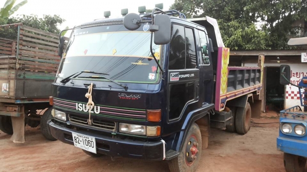 **770,000 บ.ต่อรอง**ขาย 6ล้อดั้มดิน5คิว สภาพใช้งานปีกว่า ISUZU ROCKY 6HE1-195แรง เครื่องแห้ง แน่น แรงดี ไม่เยิ้ม เกียร์ดีไม่หลุดไม่หอน ช่วงล่างใหญ่ Fหน้า-หลัง คัสซีดี ใหญ่ ไม่ปะไม่ดาม กระบะดั้มเหล็ก6ตัน4.0ม.ยิงหน้า สภาพดี พื้นดีข้างสวย ไม่บุบ ไม่โก่ง ดั้ม **770,000 บ.ต่อรอง**ขาย 6ล้อดั้มดิน5คิว สภาพใช้งานปีกว่า ISUZU ROCKY 6HE1-195แรง เครื่องแห้ง แน่น แรงดี ไม่เยิ้ม เกียร์ดีไม่หลุดไม่หอน ช่วงล่างใหญ่ Fหน้า-หลัง คัสซีดี ใหญ่ ไม่ปะไม่ดาม กระบะดั้มเหล็ก6ตัน4.0ม.ยิงหน้า สภาพดี พื้นดีข้างสวย ไม่บุบ ไม่โก่ง ดั้ม