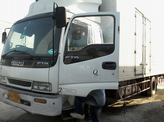 ขายด่วนครับ FTR33P2 ก๊าซ CNG 6 ล้อ ตู้ 3 บาน ครับ DECA 200 ปี 46 ยาว 7.2 เมตร พร้อมใช้ครับ