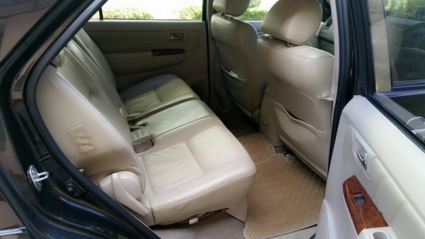 ขาย TOYOTA FORTUNER 3.0 V 4WD ตัวท๊อป ลดราคาเหลือ 600,000 เท่านั้น