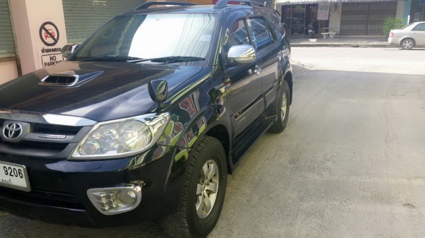 ขาย TOYOTA FORTUNER 3.0 V 4WD ตัวท๊อป ลดราคาเหลือ 600,000 เท่านั้น