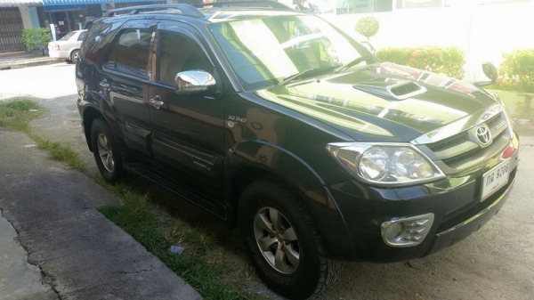 ขาย TOYOTA FORTUNER 3.0 V 4WD ตัวท๊อป ลดราคาเหลือ 600,000 เท่านั้น