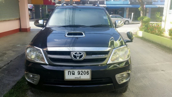 ขาย TOYOTA FORTUNER 3.0 V 4WD ตัวท๊อป ลดราคาเหลือ 600,000 เท่านั้น