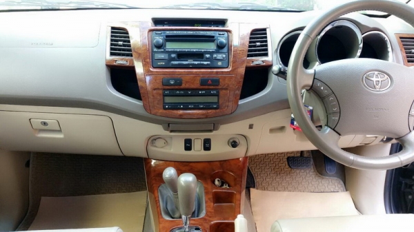 ขาย TOYOTA FORTUNER 3.0 V 4WD ตัวท๊อป ลดราคาเหลือ 600,000 เท่านั้น