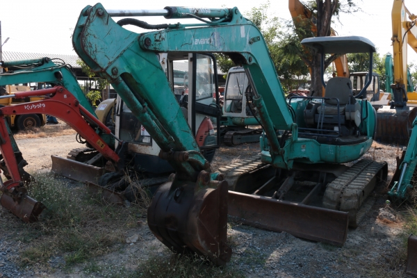 KOMATSU PC35R  เก่านอก เอวแน่น ปั็มแรง สภาพพร้อมใช้ สุดๆเอาไปแบ่งกันใช้ได้เลยครับ   น้องร็อค จัดหั้ย สนใจโทร สอบถามได้ 081-8535656