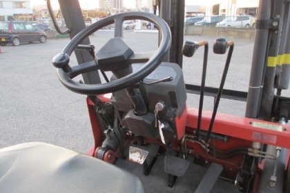 ขายฟอร์คลิฟต์ NISSAN  2.0 TON  ,  เกียร์ AT  เสายกสูง 3 เมตร ใช้งานประหยัด 2 ระบบ , สภาพเดิมแท้จากญี่ปุ่น   สีเดิมและตัวถังสภาพเดิมจากญี่ปุ่น