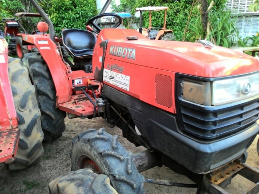ขายรถไถ KUBOTA L2808  2เพลา 28แรง ราคา 160,000  สนใจสอบถาม 0818618678