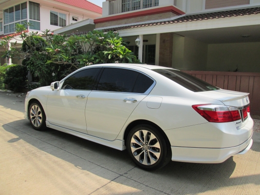 ขายดาวน์แอคคอส 300,000