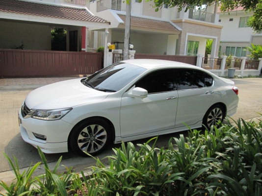 ขายดาวน์แอคคอส 300,000