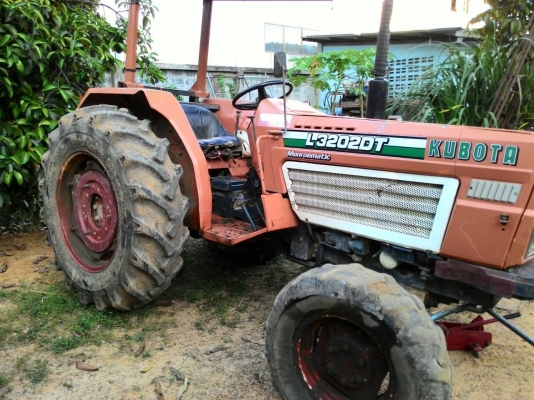 ขายรถไถ KUBOTA L33202DT  2เพลา 32แรง ราคา 75,000  สนใจสอบถาม 0818618678