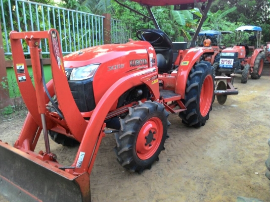 ขายรถไถ KUBOTA L3008 พร้อมดันหน้า ผาน5   สนใจสอบถาม 0818618678