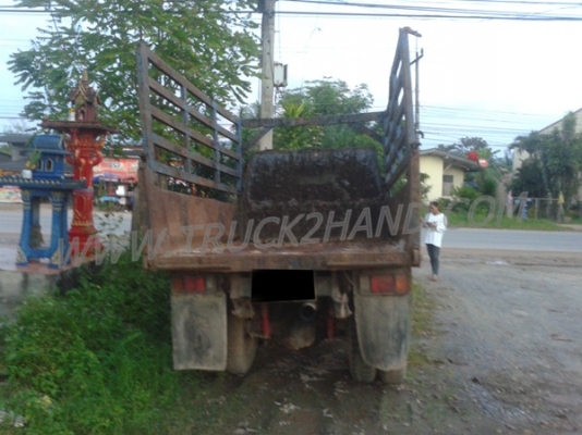 รถบรรทุก 6 ล้อดัมพ์