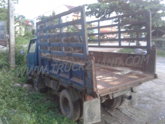 รถบรรทุก 6 ล้อดัมพ์