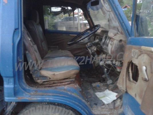 รถบรรทุก 6 ล้อดัมพ์