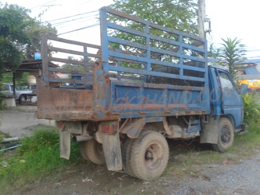 รถบรรทุก 6 ล้อดัมพ์