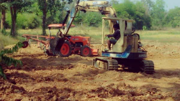 ขายพ่วงลากแบ็คโฮเล็ก5ตัน 39,000ขนอ้อยได้