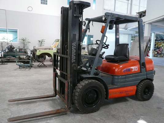 ขายรถโฟล์คลิฟท์มือสอง toyota รุ่น 6fd30 ราคา 399,000 บาท