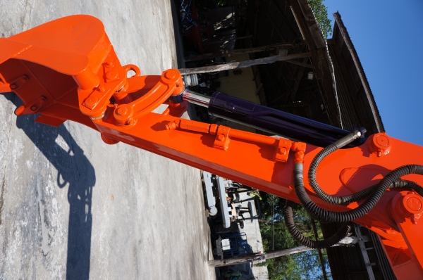 ขายรถขุดขนาดเล็กมีลายใส่หัวเจาะ  KUBOTA KH 60 (เทียบเท่า PC25) ผ่านการใช้งานมาน้อยมาก