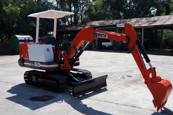 ขายรถขุดขนาดเล็กมีลายใส่หัวเจาะ  KUBOTA KH 60 (เทียบเท่า PC25) ผ่านการใช้งานมาน้อยมาก