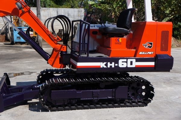 ขายรถขุดขนาดเล็กมีลายใส่หัวเจาะ  KUBOTA KH 60 (เทียบเท่า PC25) ผ่านการใช้งานมาน้อยมาก