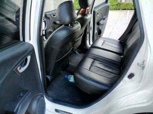 -----ขาย-----  (รถบ้าน ฟรีดาวน์ พร้อมโอน)  HONDA JAZZ ปี12 เกียร์AT เครื่อง 1.5 แอร์แบคคู่ เบาะหนังดำ กุญแจอีโม เซนทรัลล๊อก รถสวย ใหม่ เอี่ยม ไม่น้ำท่วม วิ่งน้อย ดูแลรักษาดี