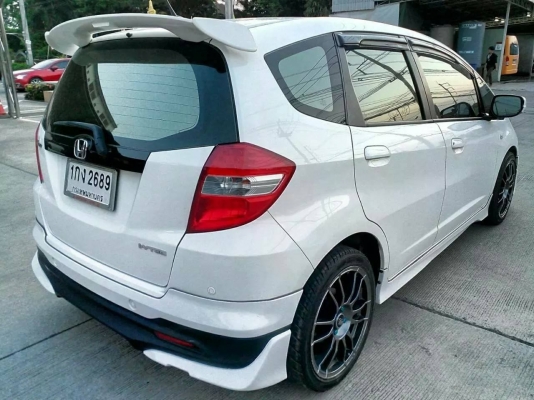 -----ขาย-----  (รถบ้าน ฟรีดาวน์ พร้อมโอน)  HONDA JAZZ ปี12 เกียร์AT เครื่อง 1.5 แอร์แบคคู่ เบาะหนังดำ กุญแจอีโม เซนทรัลล๊อก รถสวย ใหม่ เอี่ยม ไม่น้ำท่วม วิ่งน้อย ดูแลรักษาดี