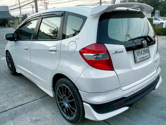 -----ขาย-----  (รถบ้าน ฟรีดาวน์ พร้อมโอน)  HONDA JAZZ ปี12 เกียร์AT เครื่อง 1.5 แอร์แบคคู่ เบาะหนังดำ กุญแจอีโม เซนทรัลล๊อก รถสวย ใหม่ เอี่ยม ไม่น้ำท่วม วิ่งน้อย ดูแลรักษาดี