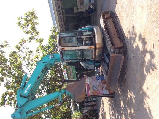 รถขุด ยี่ห้อKOBELCO