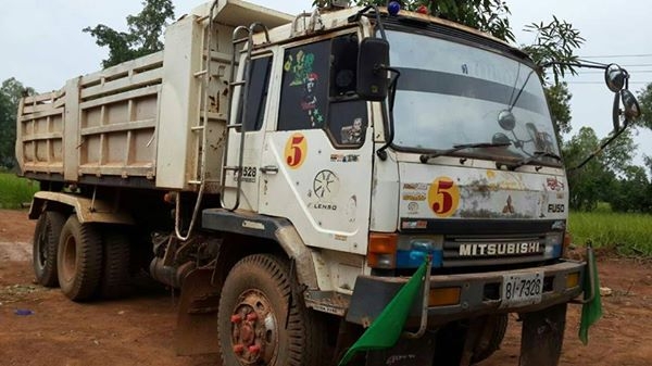 ขายดั้มMITSUBISHI FN528 ยูโรวันปี44 เครื่องดี แคชซีสวย พ.เพาเวอร์ เบรกทิฟฟี่ ภายในสวย แอร์เย็น พร้อมใช้งาน เอกสารพร้อมโอน จัดไฟแนนซ์ได้ เงื่อนไขง่ายๆวันเดียวรับรถ สนใจโทร 090-8588220คุณนะ ID:narong498 หรือ www.truck.in.th/498 หรือfb:ณรงค์ ซื้อขายรถมือสอง(