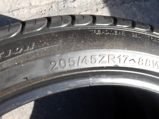 205/45R17  ใหม่ๆ ปี2014 DEESTONE CARRERRS R702 ปี2014 ไม่มีปะ มี 2 เส้น  TEL.081-427-3941
