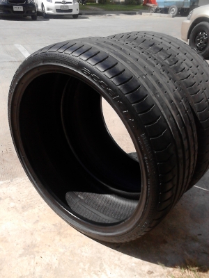 225/35R20 acceiera PHI ปี2012 ไม่มีปะ  มี 2 เส้น TEL.081-427-3941