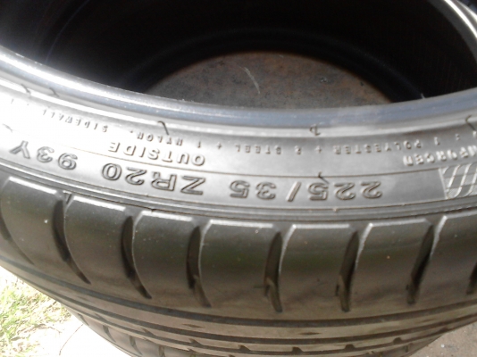 225/35R20 acceiera PHI ปี2012 ไม่มีปะ  มี 2 เส้น TEL.081-427-3941