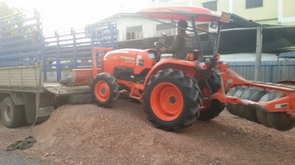 ปัญญาแทรคเตอร์..จัดมาให้ครับ ด่วน!!!คูโบต้า L3608 พร้อมผาน 6ตราช้าง รถไร่ สีเดิมๆ เล่มพร้อม จัดส่ง อเกษตรวิสัย จ.ร้อยเอ็ด