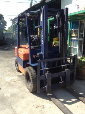 +++ ขายโฟล์คลิฟท์  TOYOTA 5FD20  ขนาด 2 ตัน  เครื่องยนต์ดีเซล  เสา 3 เมตร   เกียร์ธรรมดา  งา 1,070  มม. ยางตันครับ