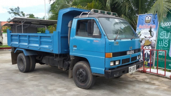 หกล้อดั้ม อีซูซุ NPRNPR-59LU5M-115แรง เกียร์สั้น power ล่างใหญ่ ท้าย Fยาง 8.25ดีทุกเส้น รถสภาพดีเดิมๆพร้อมจะไปลุย เมืองอุบล ครับท่าน