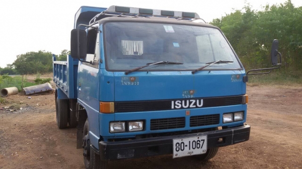 หกล้อดั้ม อีซูซุ NPRNPR-59LU5M-115แรง เกียร์สั้น power ล่างใหญ่ ท้าย Fยาง 8.25ดีทุกเส้น รถสภาพดีเดิมๆพร้อมจะไปลุย เมืองอุบล ครับท่าน